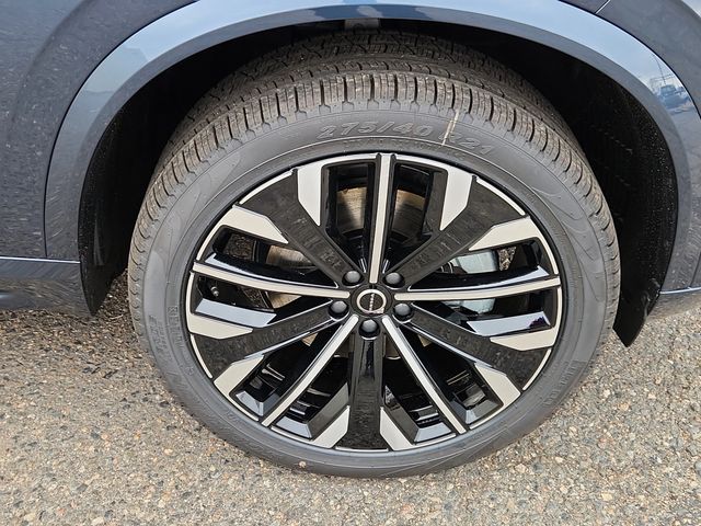 2025 Volvo XC90 Plus - Photo 15