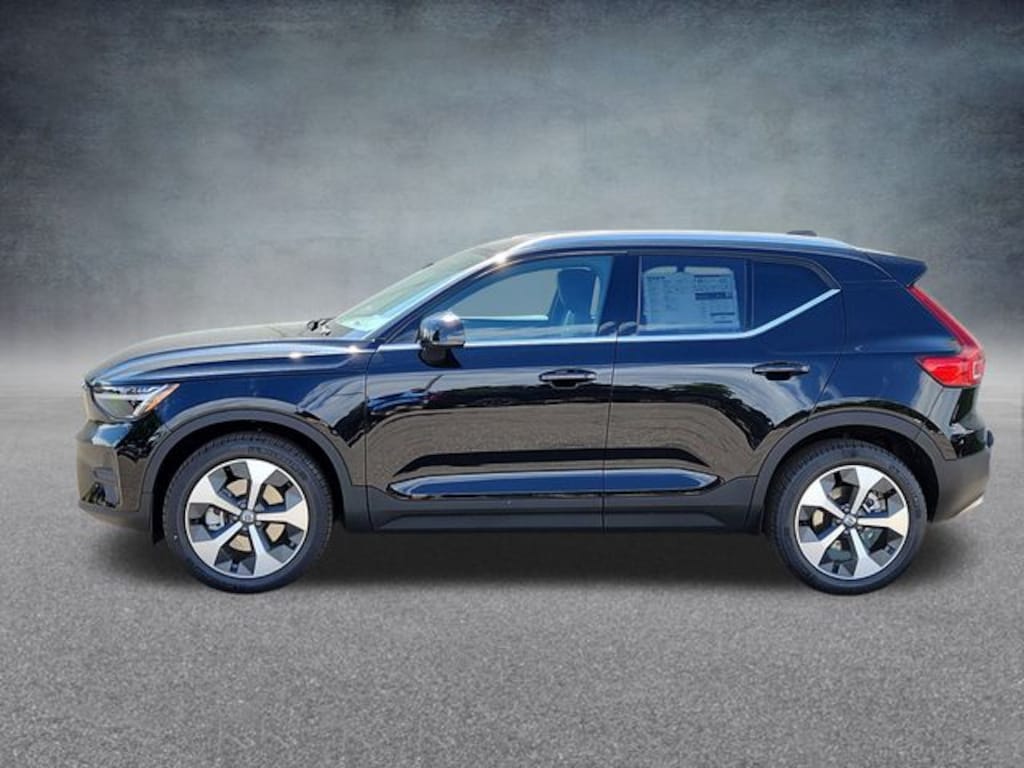 New 2025 Volvo XC40 B5 Core Bright Theme SUV