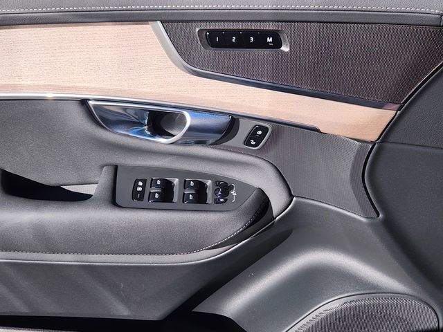2025 Volvo XC90 Core - Photo 10