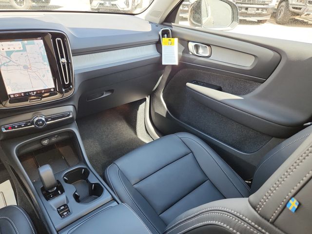 2025 Volvo XC40 Core - Photo 12