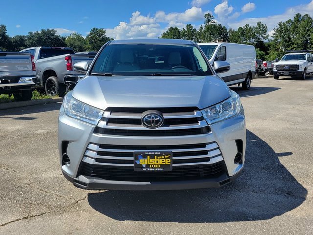 Used 2018 Toyota Highlander LE with VIN 5TDZARFH3JS033756 for sale in Silsbee, TX