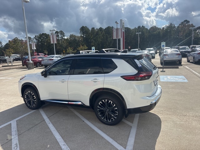 2026 Nissan Rogue Platinum photo 4