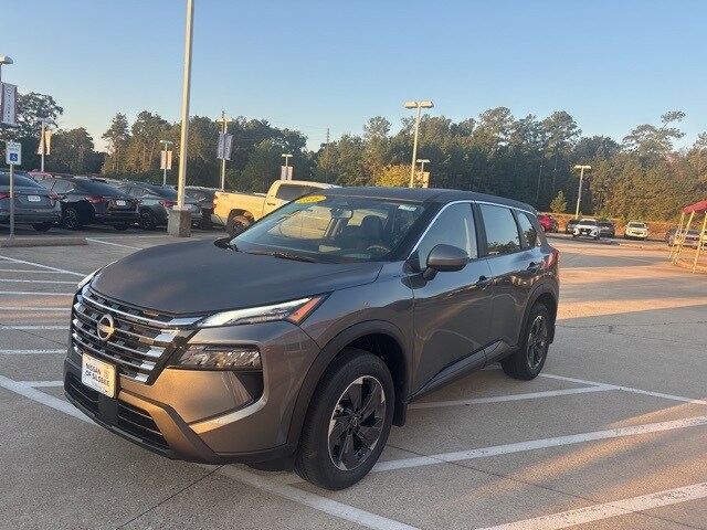 2026 Nissan Rogue SV photo 4