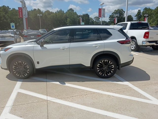 2026 Nissan Rogue Dark Armor - Photo 6