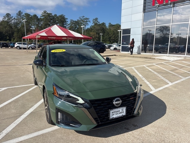 2025 Nissan Altima SR's photo
