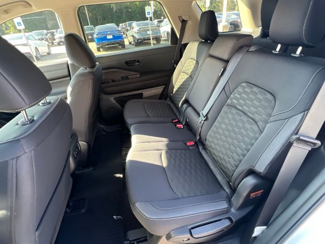 2026 Nissan Pathfinder SV - Photo 25