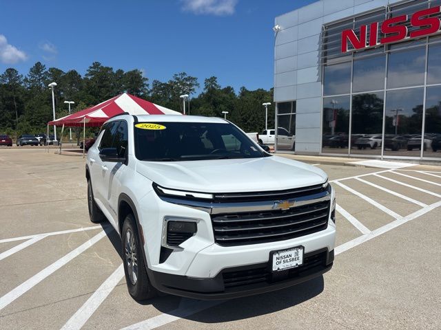 2025 Chevrolet Traverse FWD LT's photo