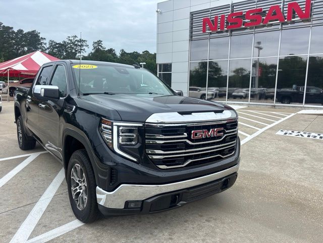 2025 GMC Sierra 4WD Crew Cab Short Box SLT's photo
