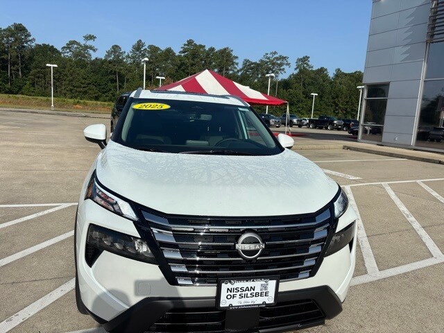 2025 Nissan Rogue SV photo 2
