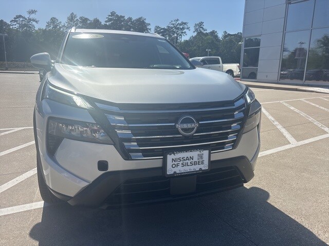 2025 Nissan Rogue SV photo 2
