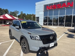 2025 Nissan Pathfinder Platinum SUV