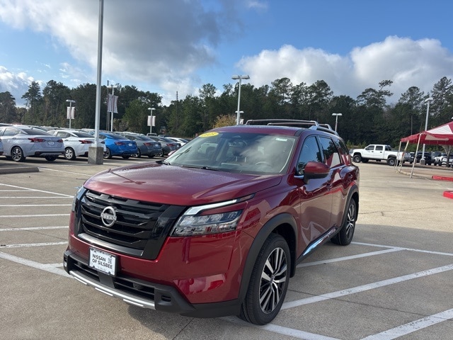 2025 Nissan Pathfinder Platinum photo 3