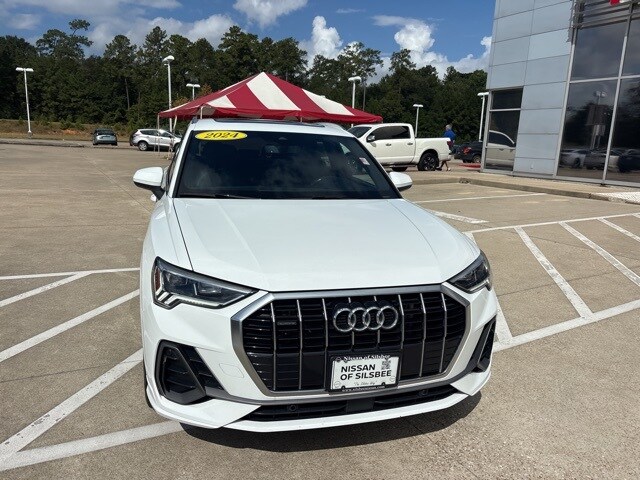 2024 Audi Q3 45 TFSI S line Premium photo 2