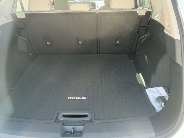 2026 Nissan Rogue Dark Armor - Photo 18