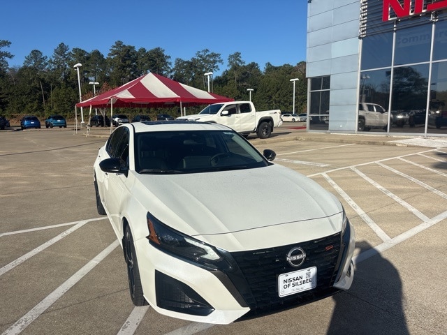 2025 Nissan Altima SR's photo