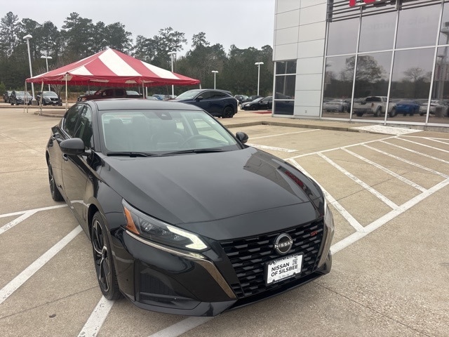 2024 Nissan Altima SR's photo