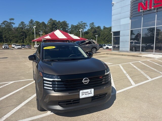 2026 Nissan Kicks SR photo 2