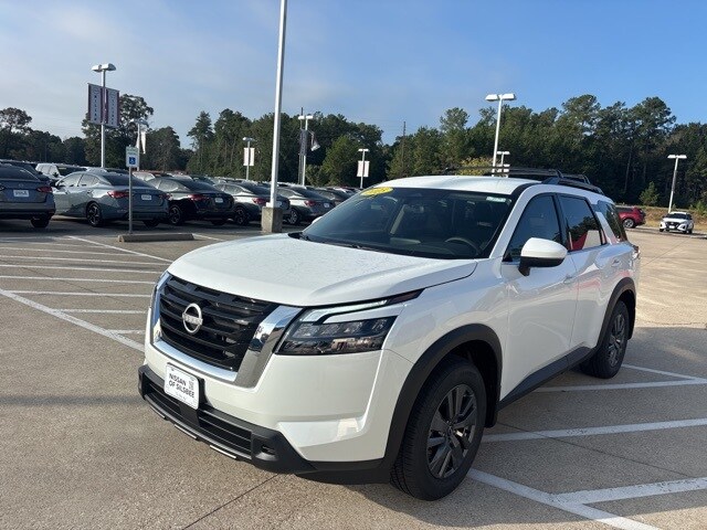 2025 Nissan Pathfinder SV photo 3