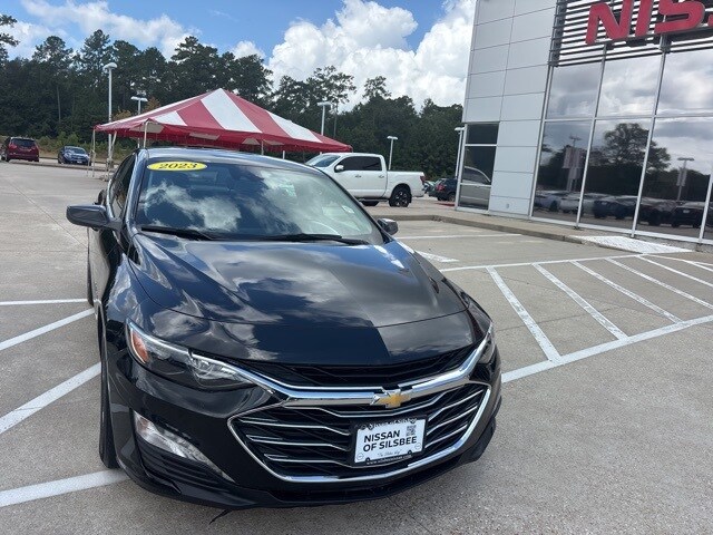 2023 Chevrolet Malibu 1LT photo 2