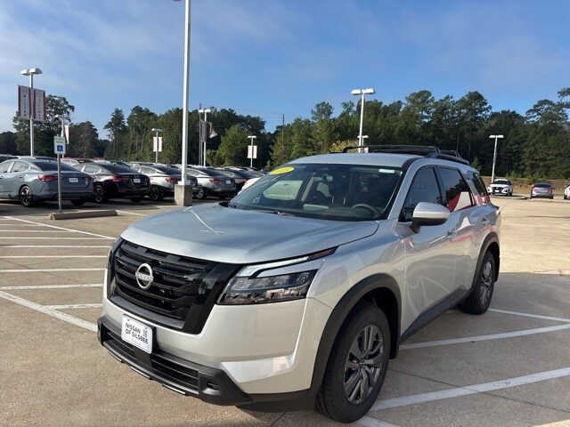 2025 Nissan Pathfinder SV photo 2
