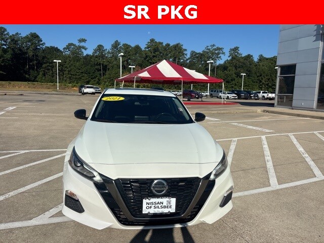 2021 Nissan Altima SR photo 3