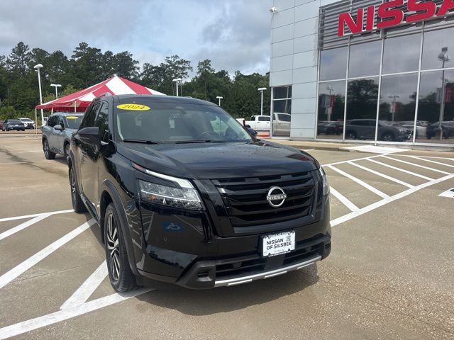 2024 Nissan Pathfinder Platinum 2WD's photo