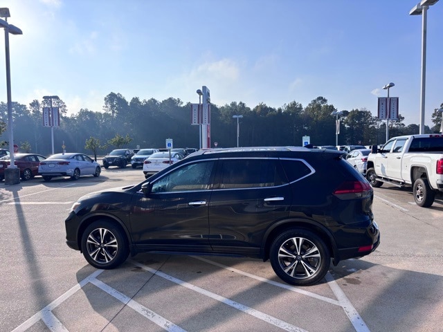 2019 Nissan Rogue SV photo 3