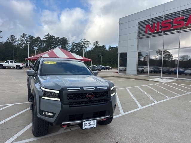 2026 Nissan Frontier PRO-4X's photo