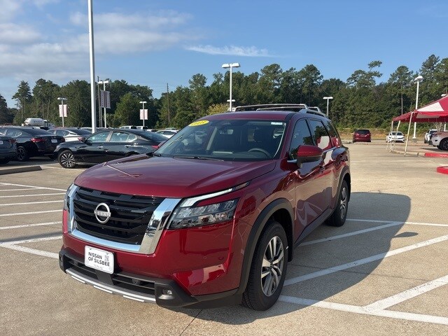 2025 Nissan Pathfinder SL photo 2