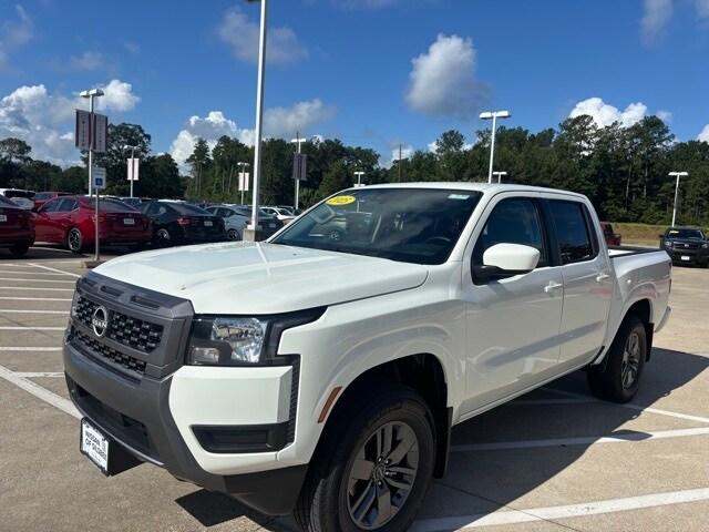 2025 Nissan Frontier SV Crew Cab photo 2