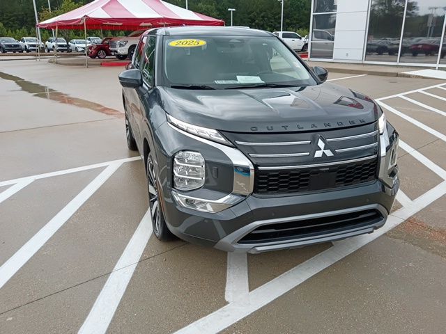 2025 Mitsubishi Outlander SE S-AWC's photo