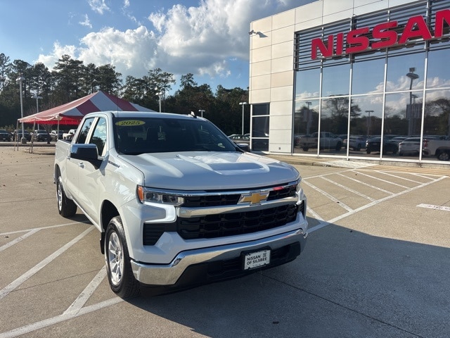 2025 Chevrolet Silverado 1500 LT's photo