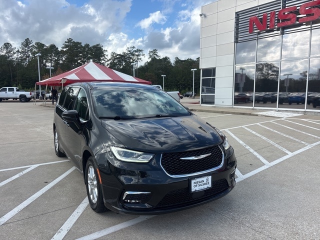 2024 Chrysler Pacifica Touring L's photo