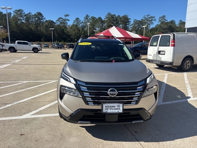 2026 Nissan Rogue Platinum photo 3