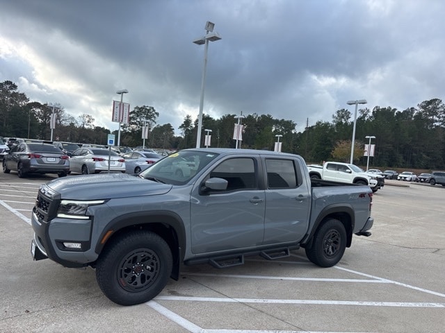 2026 Nissan Frontier PRO-4X photo 2