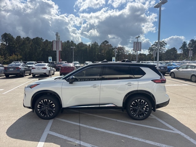 2026 Nissan Rogue Platinum photo 3