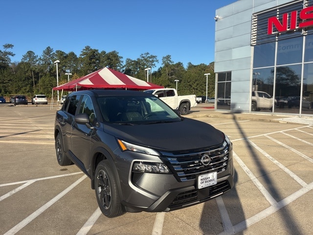 2026 Nissan Rogue SV's photo