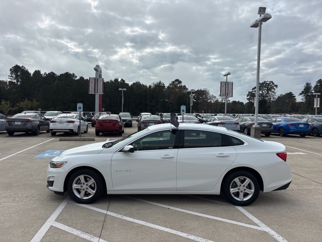 2024 Chevrolet Malibu LS photo 3