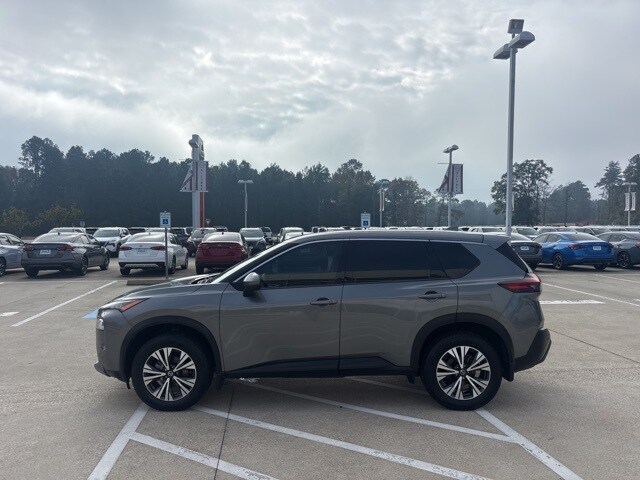 2021 Nissan Rogue SV photo 3