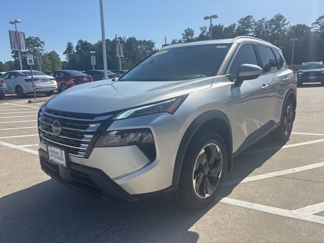 2025 Nissan Rogue SV photo 4