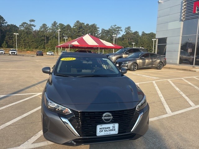 2025 Nissan Sentra SV photo 2
