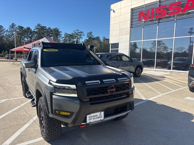 2025 Nissan Frontier PRO-4X's photo
