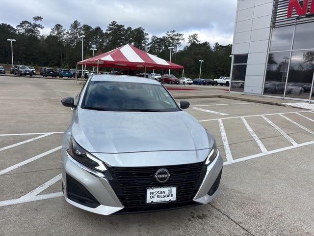 2024 Nissan Altima 2.5 SV photo 2