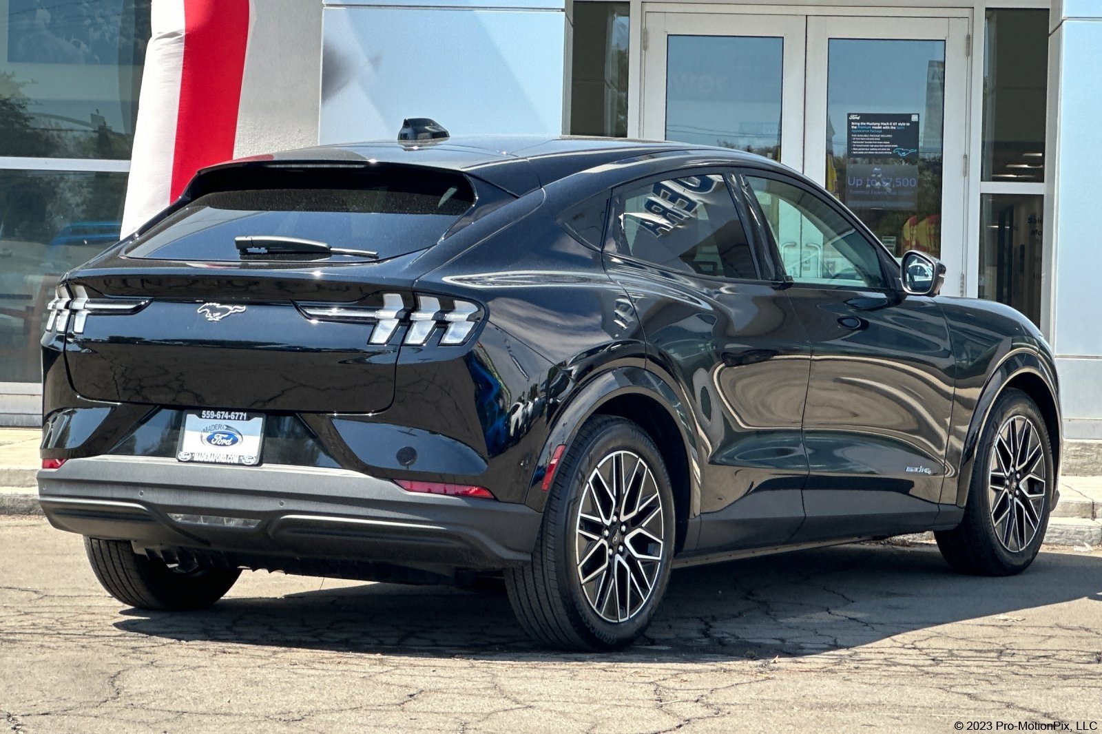 2025 Ford Mustang Mach-E Premium photo 4