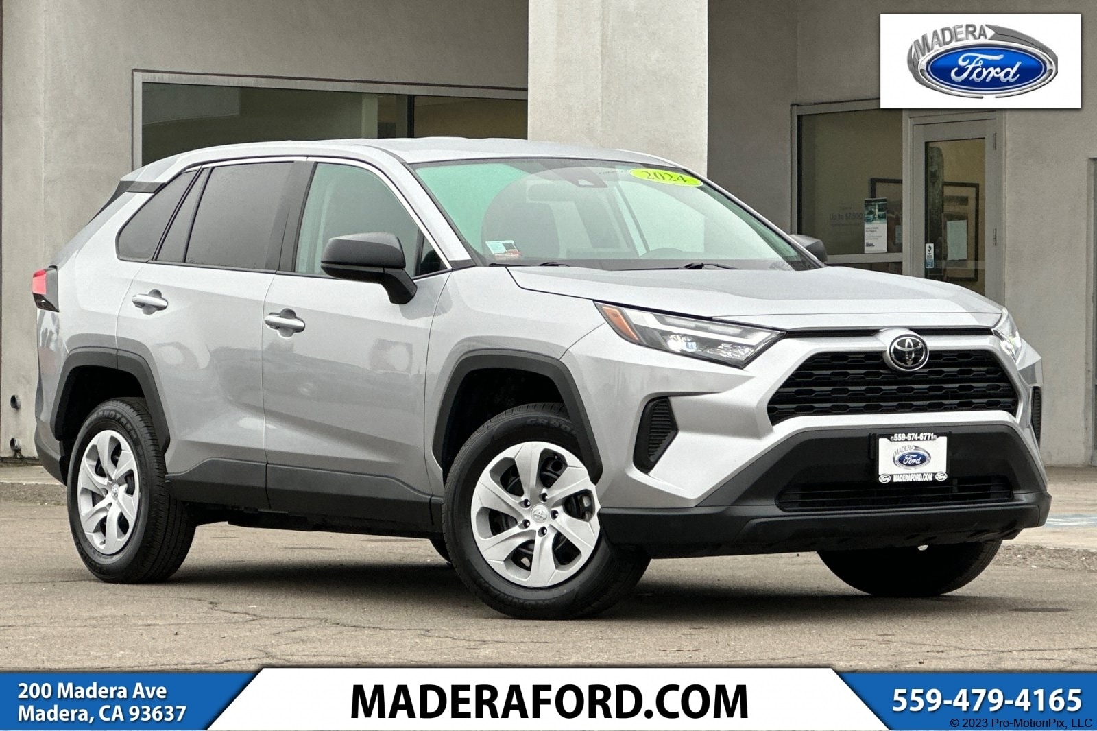 2024 Toyota RAV4 LE's photo