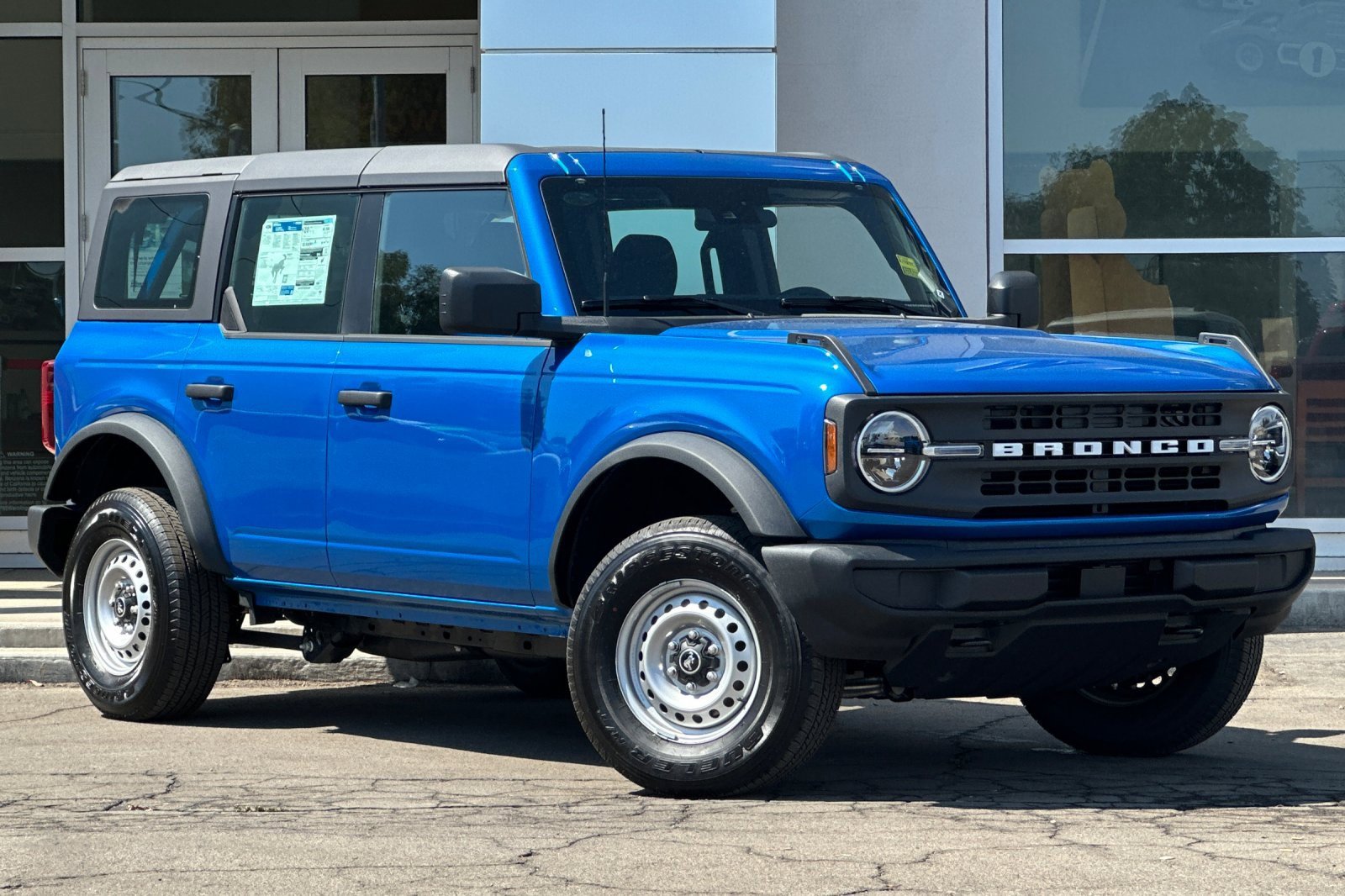 2025 Ford Bronco Base photo 2