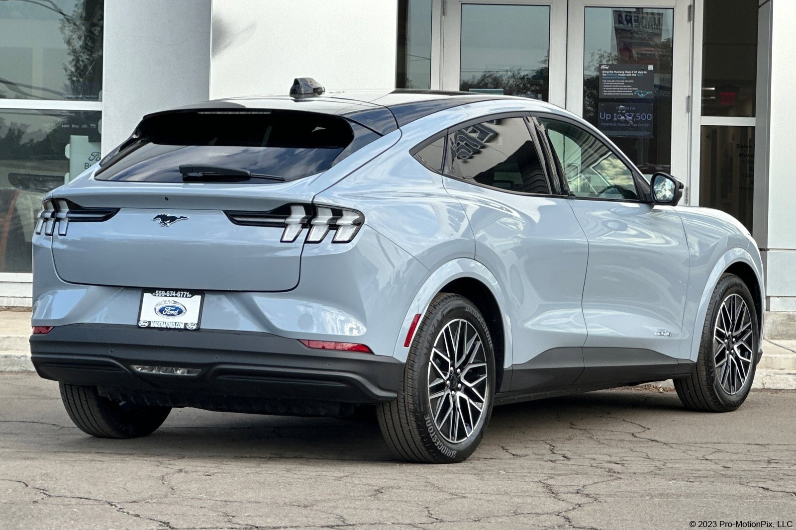 2025 Ford Mustang Mach-E Premium photo 4