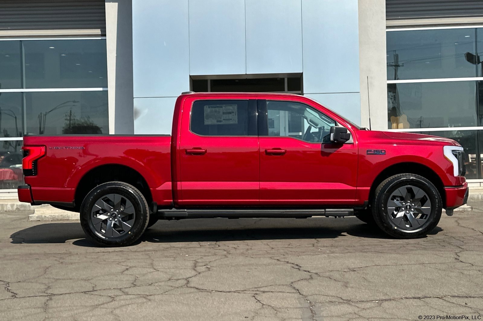 2025 Ford F-150 Lightning photo 3