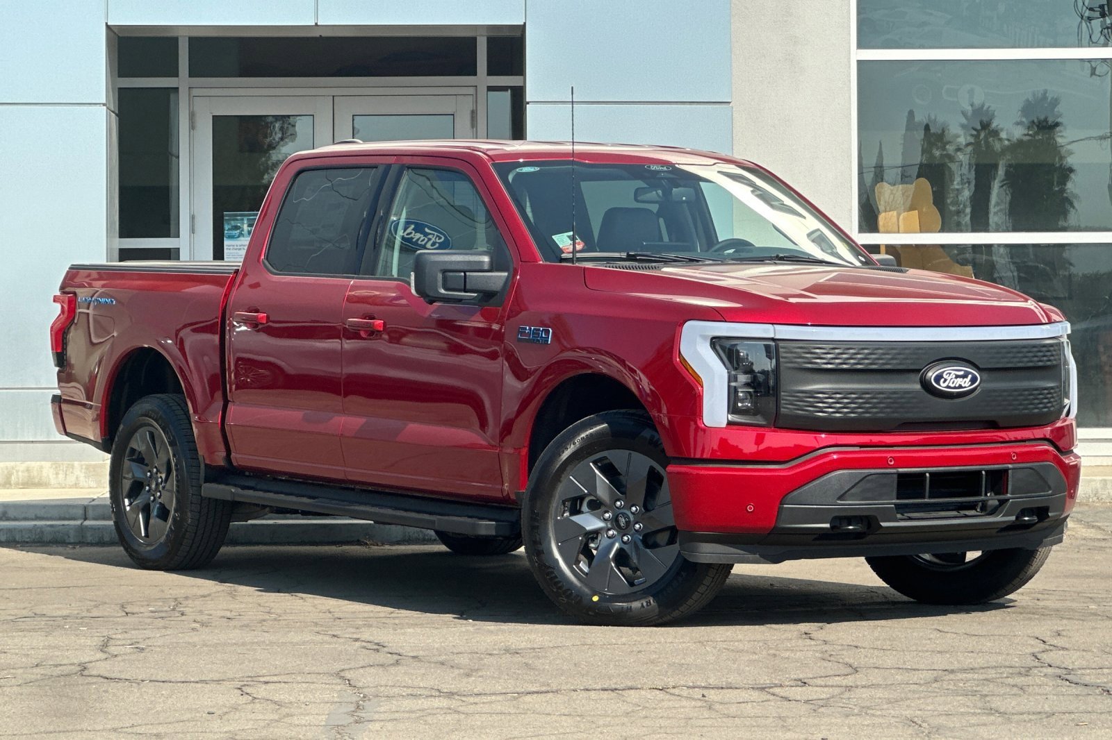 2025 Ford F-150 Lightning photo 2