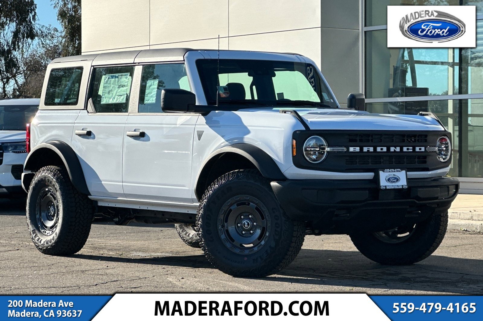 2025 Ford Bronco Base's photo